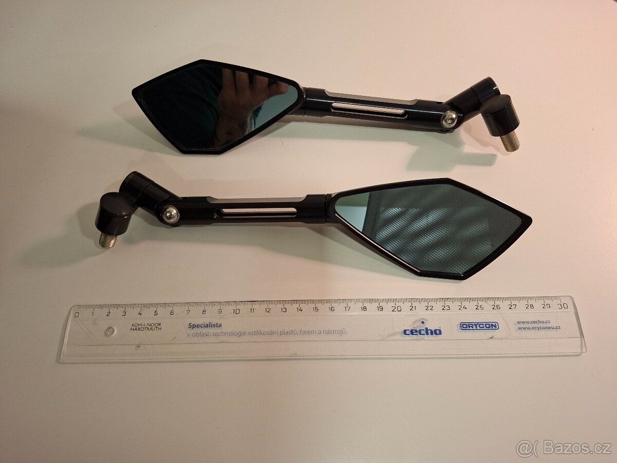 Zrcatka kovova na motorku s montaznim prislusenstvim