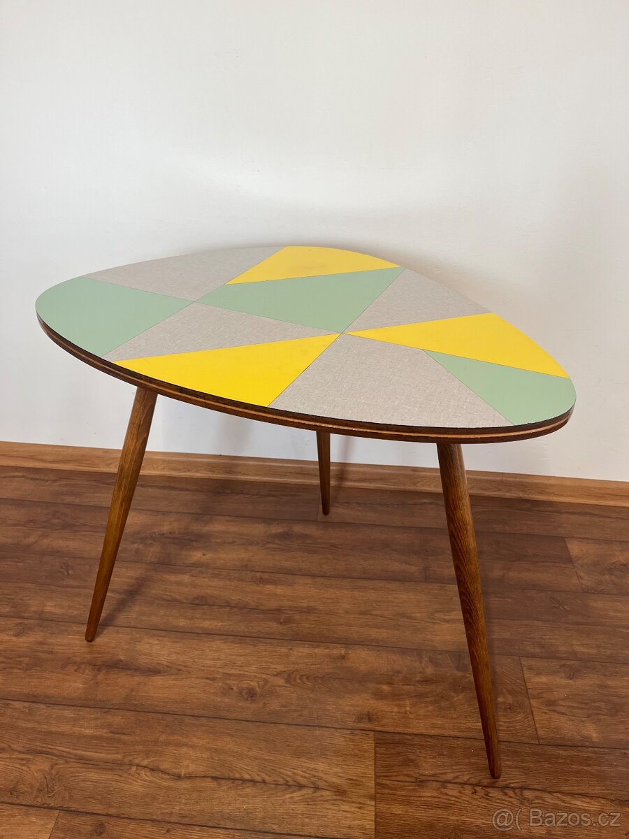 Konferenční stolek „trsátko“