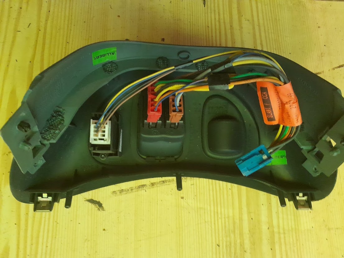 Renault Scenic středový panel s přepínači