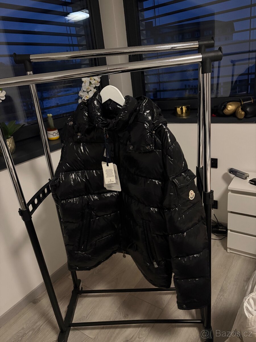 Moncler Maya péřová bunda