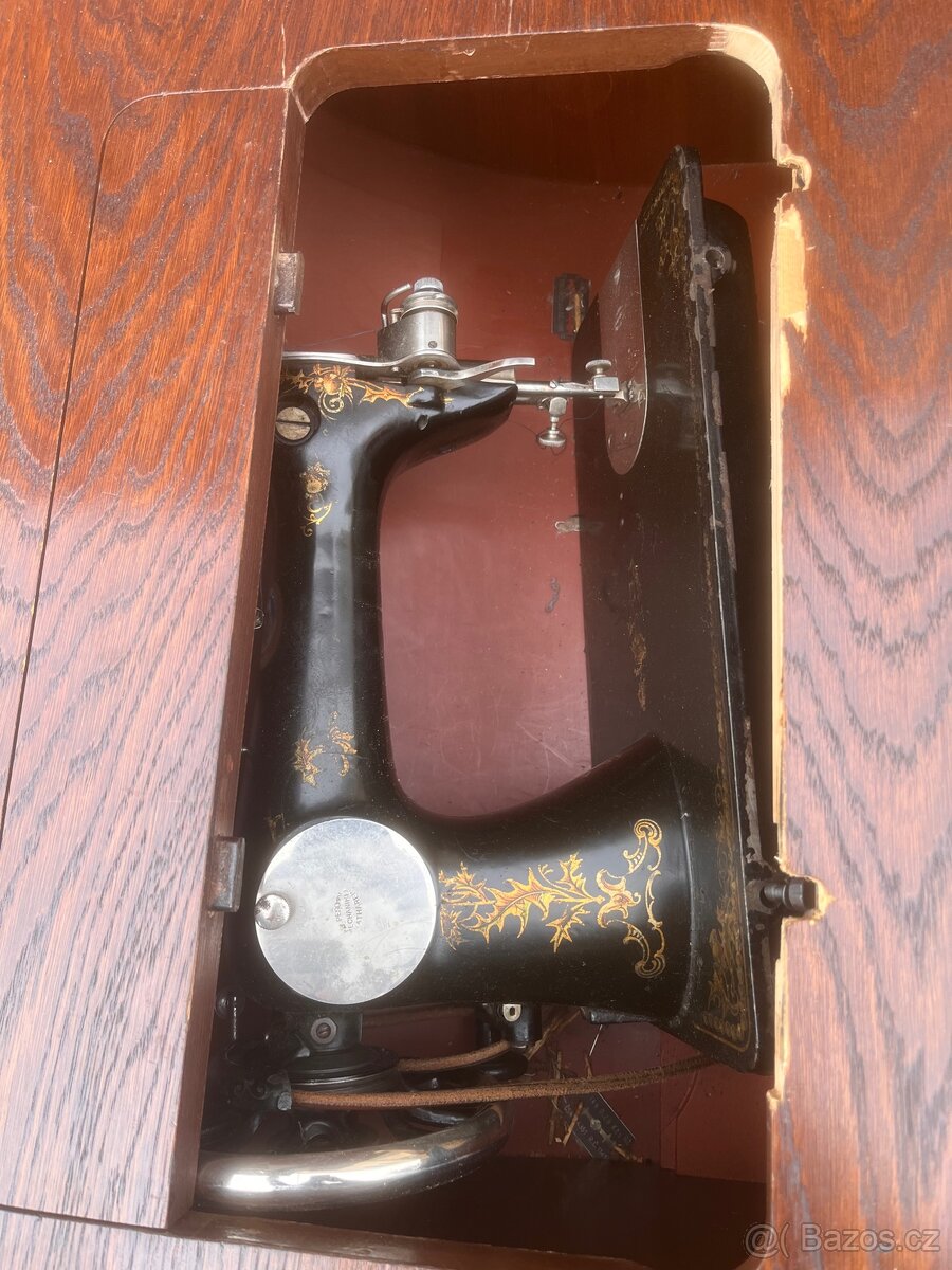 Starožitný šicí stroj