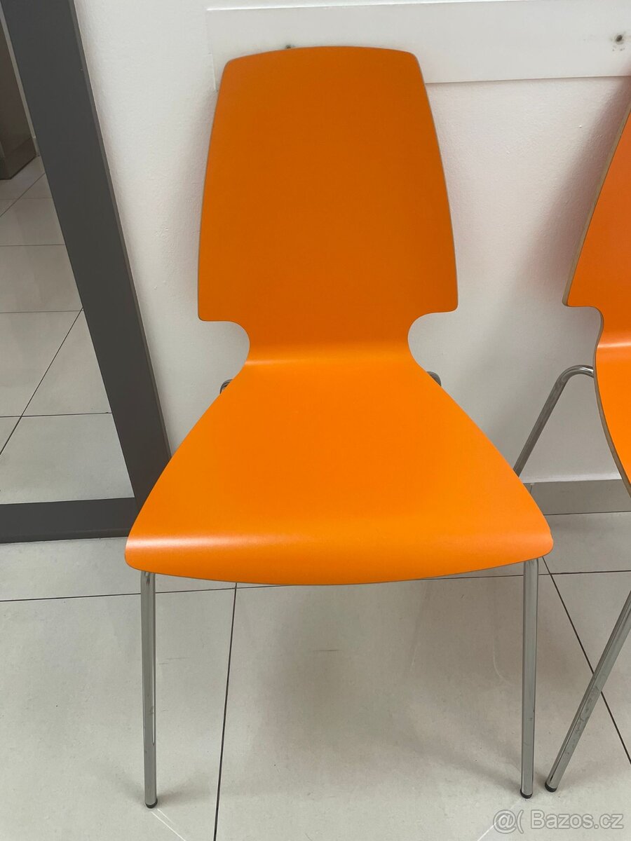 Oranžová židle značka IKEA