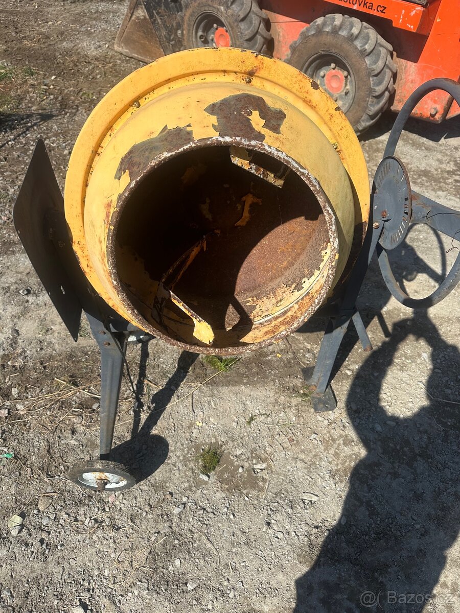 Míchačka na beton (1-2 kolečka)