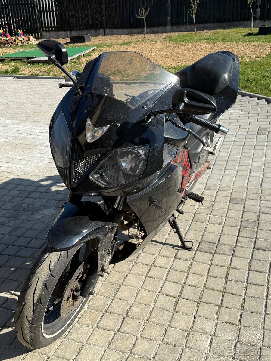 Daelim vjf125 roadwin