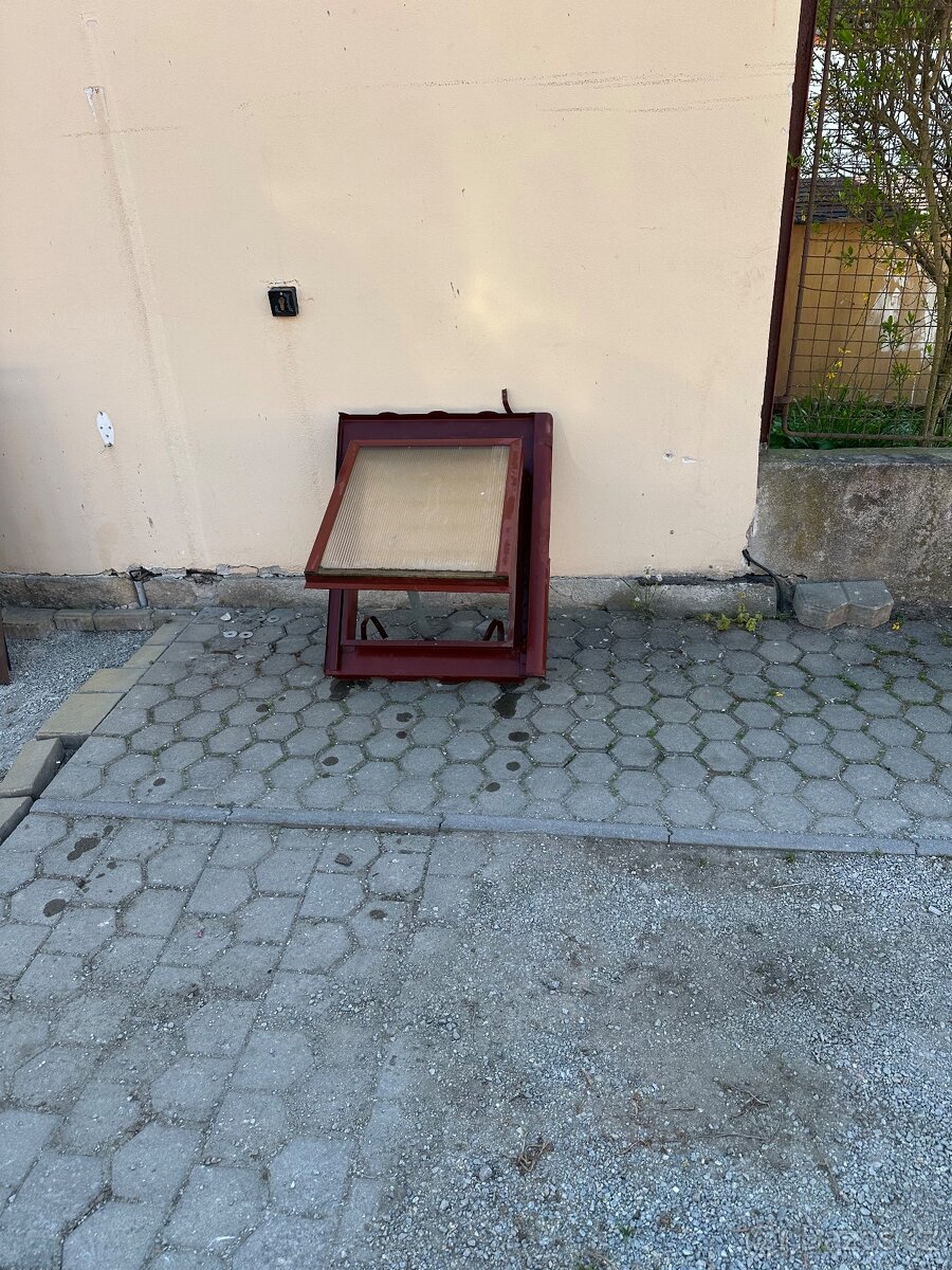 Prodám střešní výlez