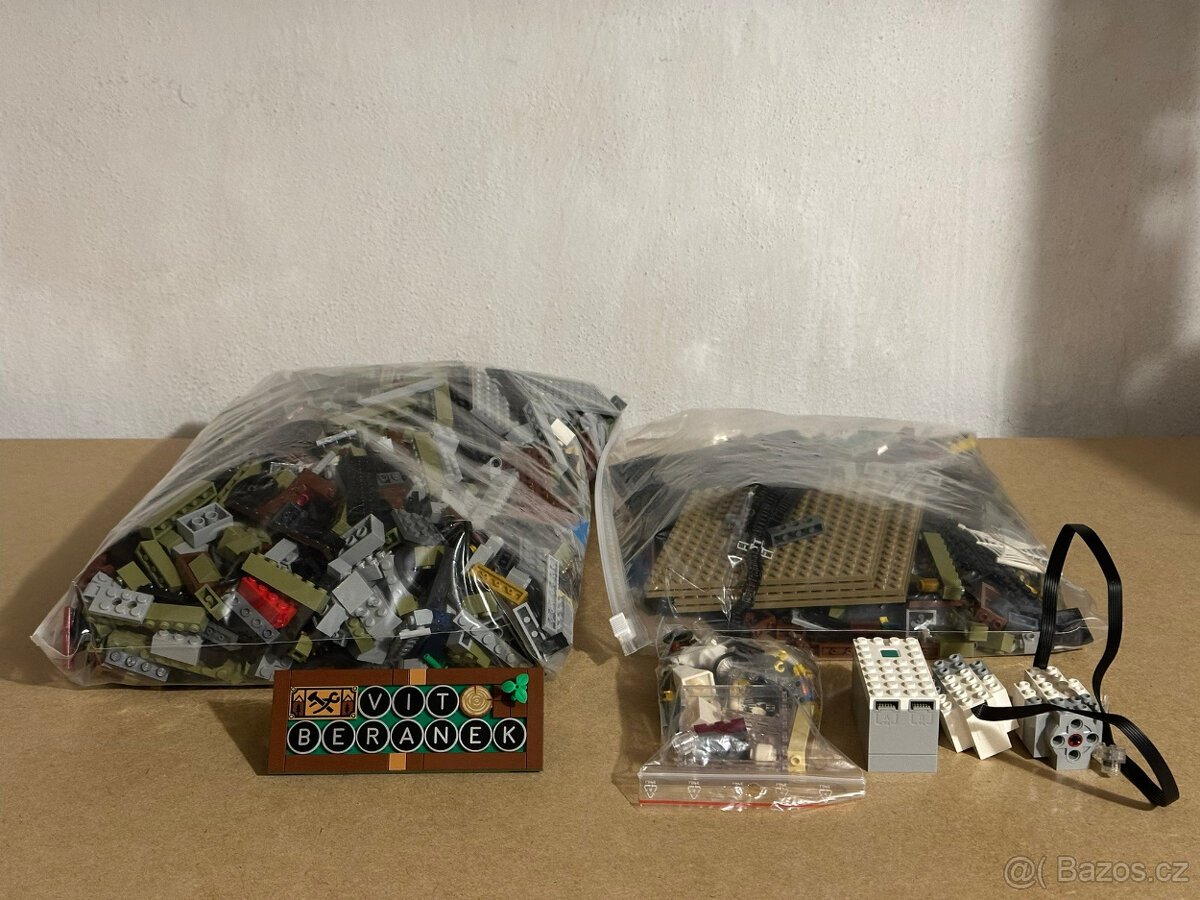 LEGO Icons Haunted House 10273, 1x postaven,  MOTORY
