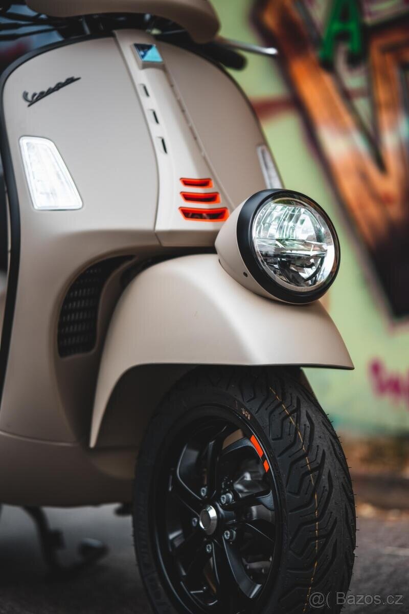 2024 Vespa GTV300