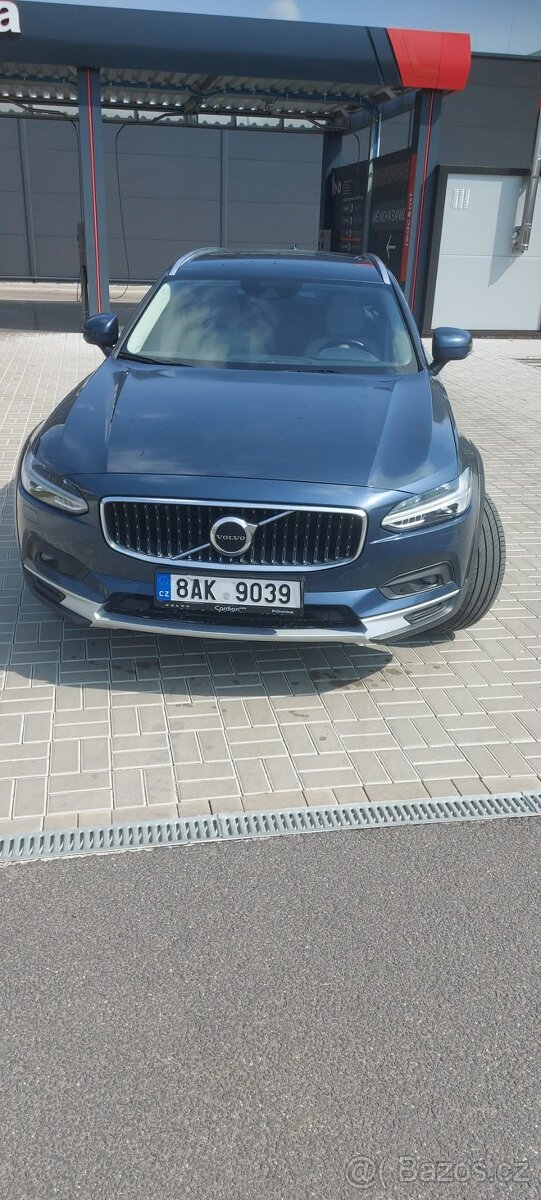 Prodám Volvo V90 Cross Country B4 Mild Hybrid