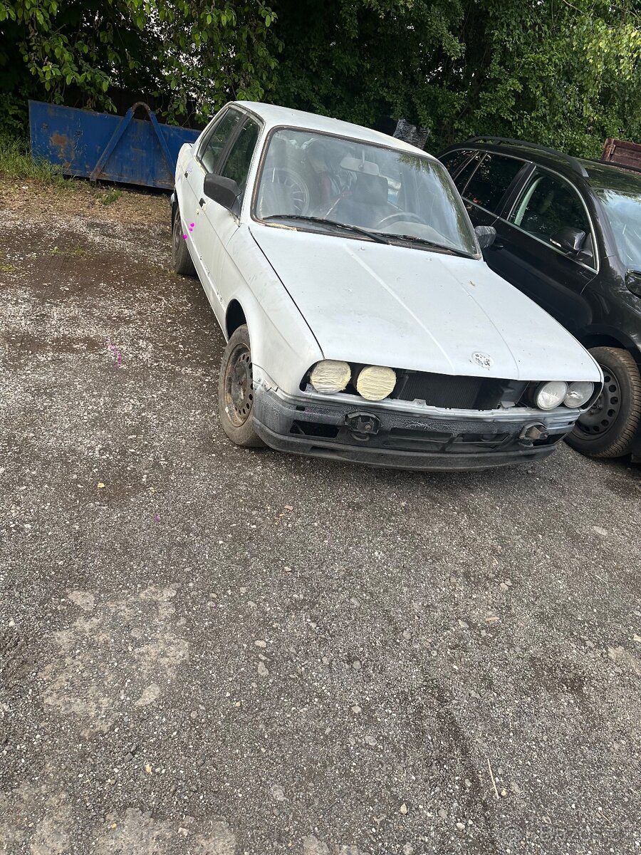 BMW e30 318i M10
