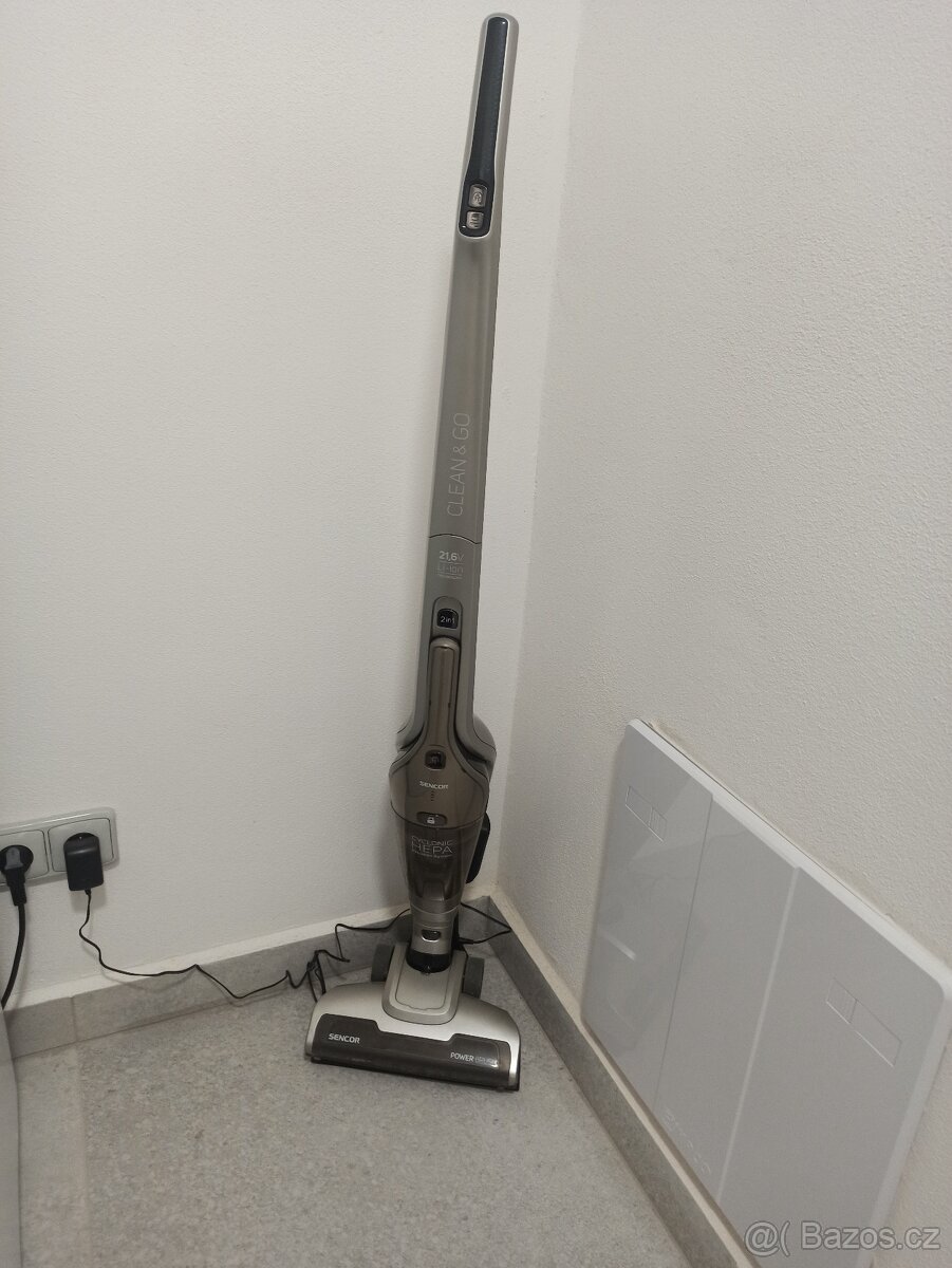 Tyčový vysavač SENCOR SVC 8621TI CLEAN&GO