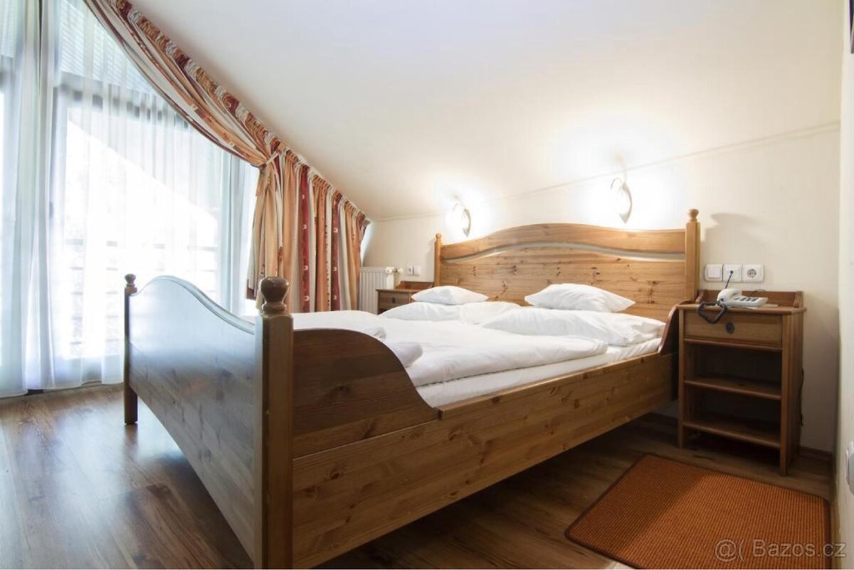 Manželská postel Ikea Leksvik