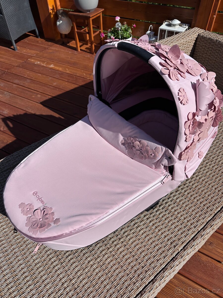Priam Lux Carry Cot