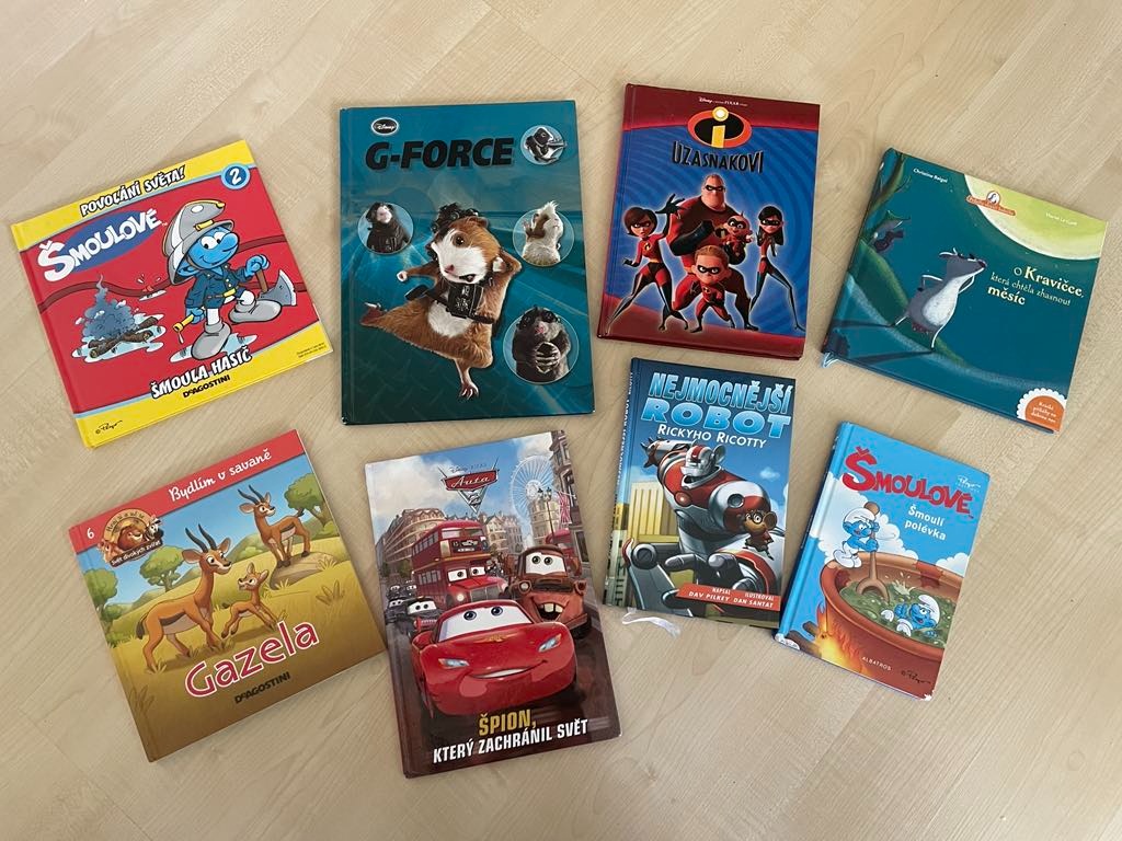 set knih Disney, Šmloulové aj.