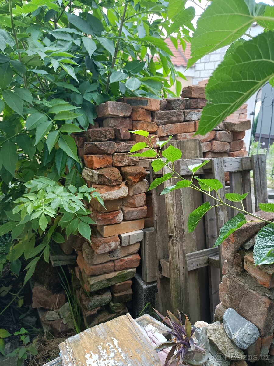 DARUJI ZBYTKY STAVEBNÍHO MATERIÁLU
