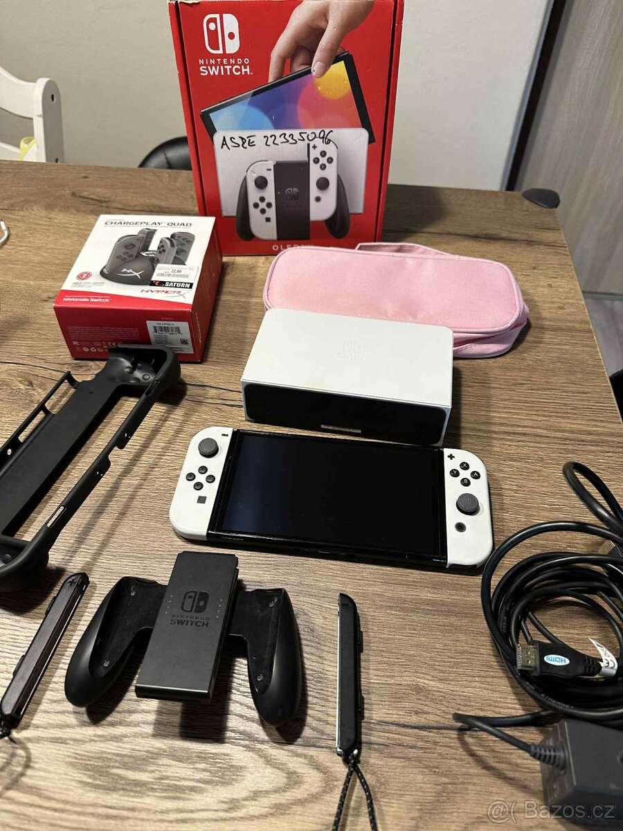 Nintendo switch OLED + skvělé příslušenství
