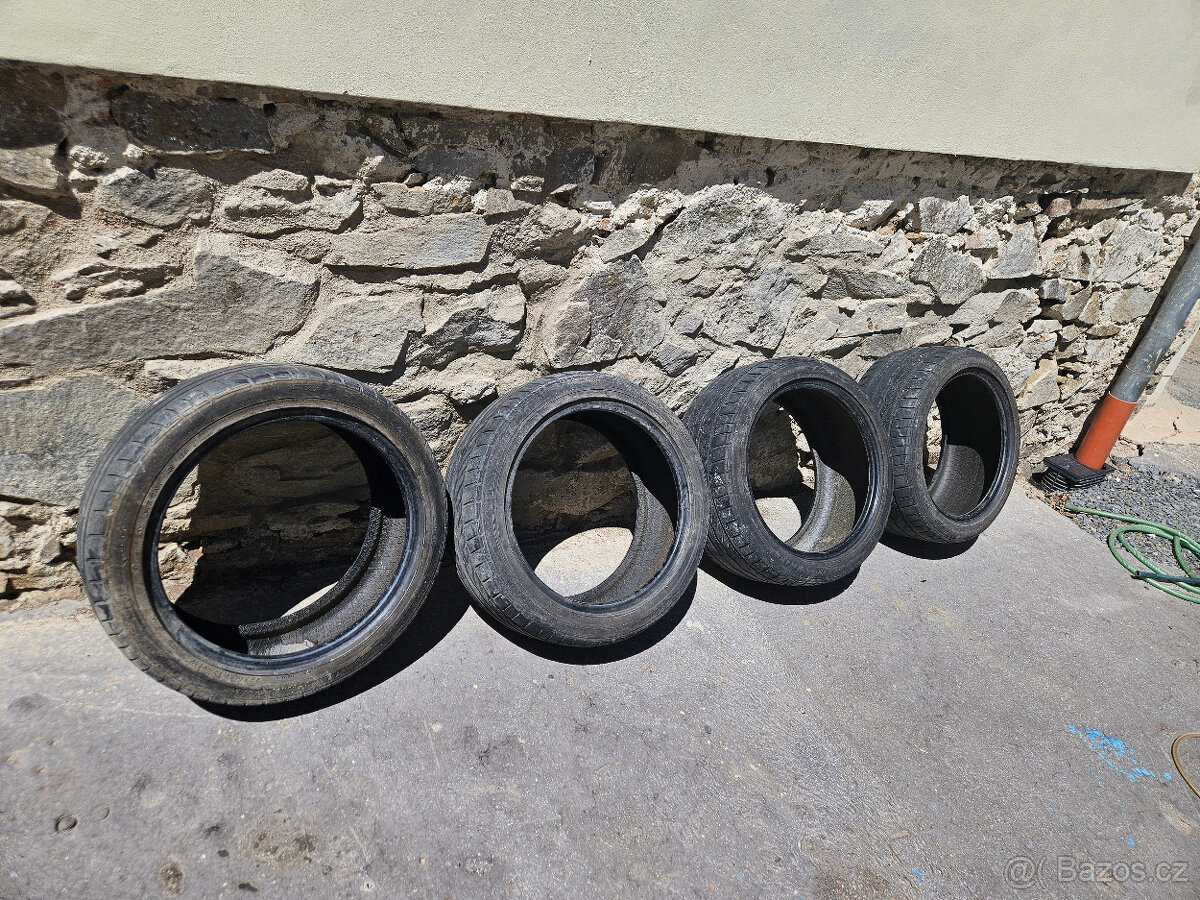 2x 245/40 R17 a 2x 225/45 R17