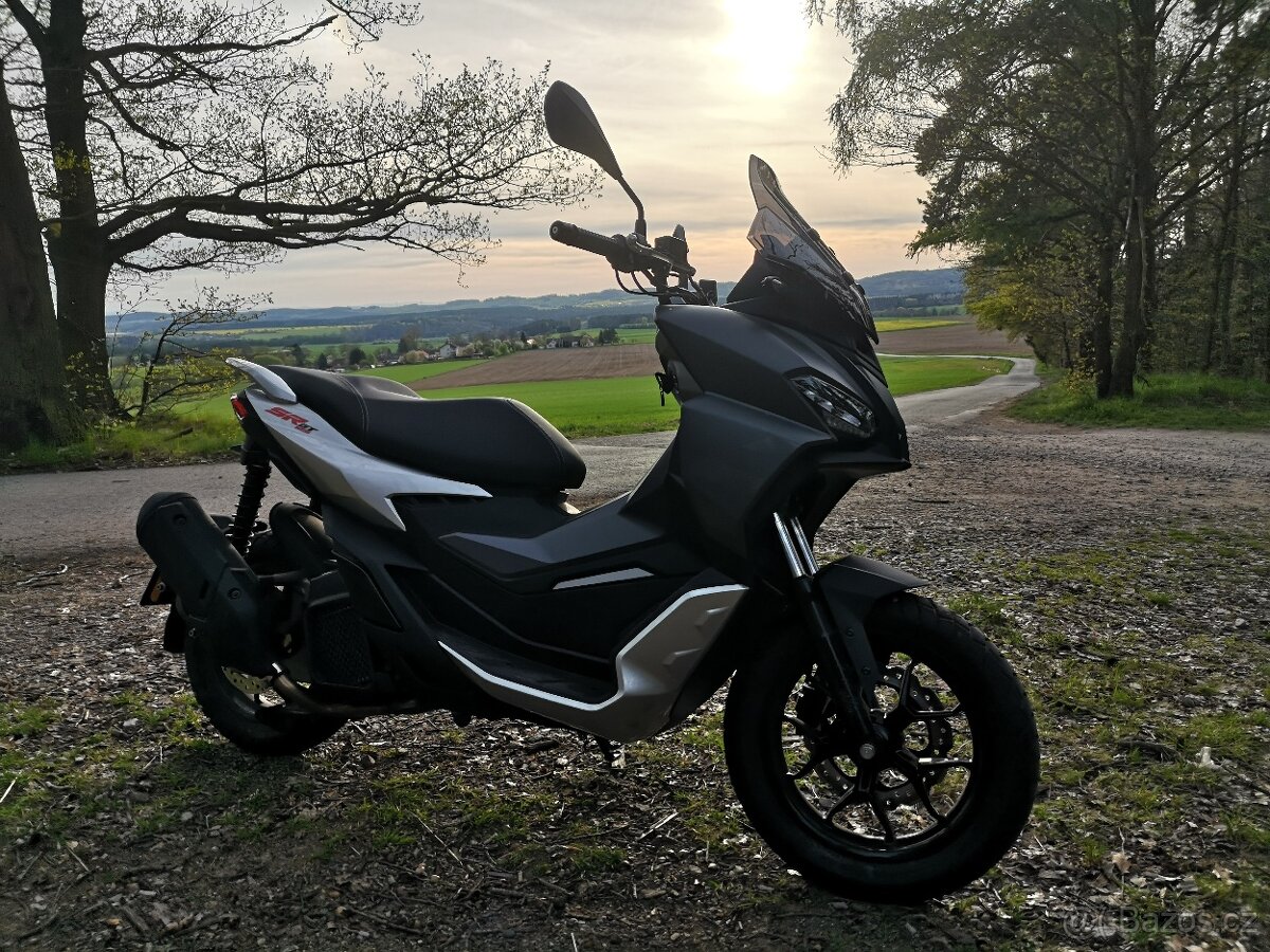 Aprilia SR GT 125 - šedý