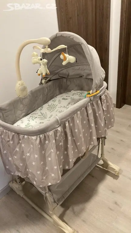 Multifunkční kolébka/postýlka s kolotočem