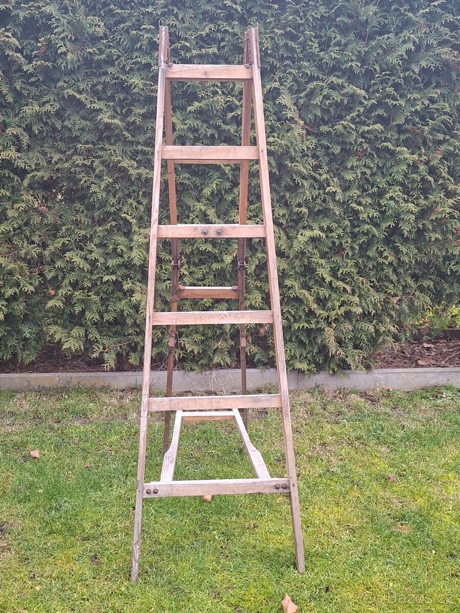 dřevěné štafle rozkládací velmi staré