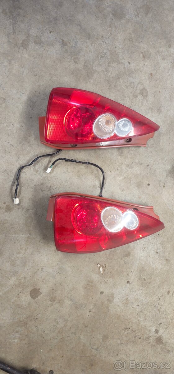 Mazda 5 zadni svetla