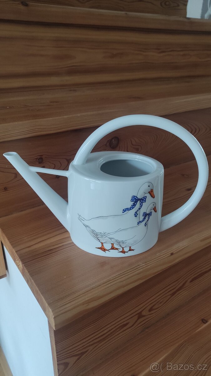 Porcelánová zahradní konev vzor Husy