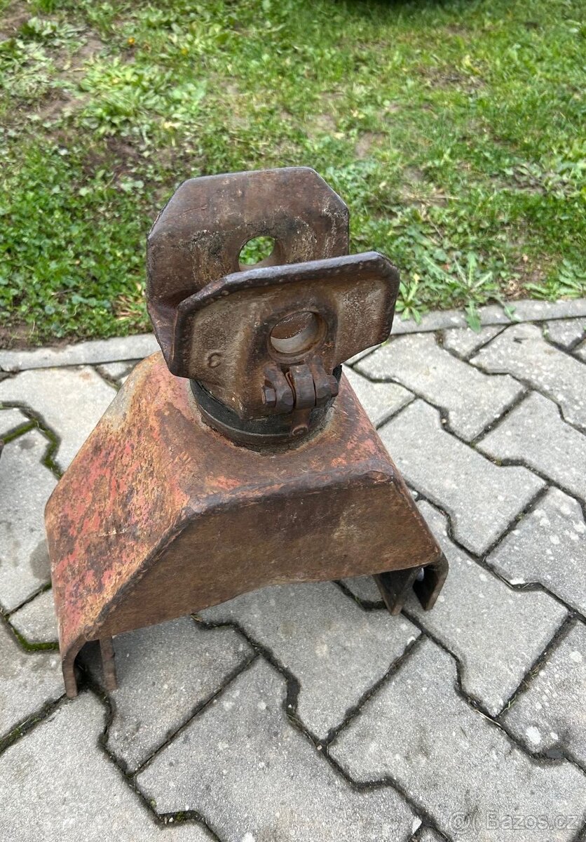 Vrchní závěs ZETOR