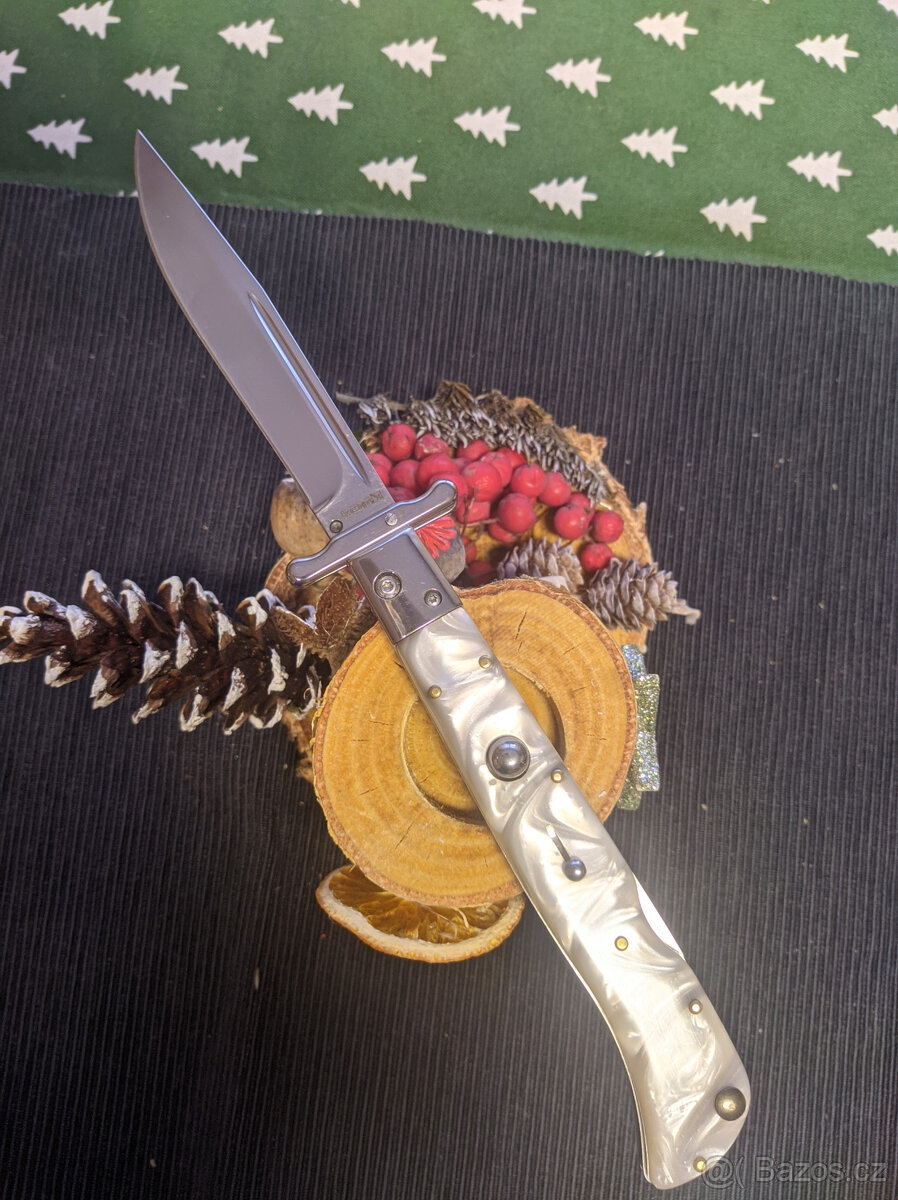 Vystřelovací nůž Swinguard