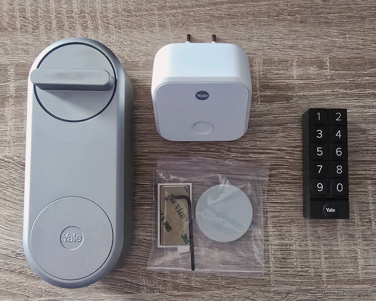 Chytrý zámek Yale Linus L1 +wifi bridge + klávesnice