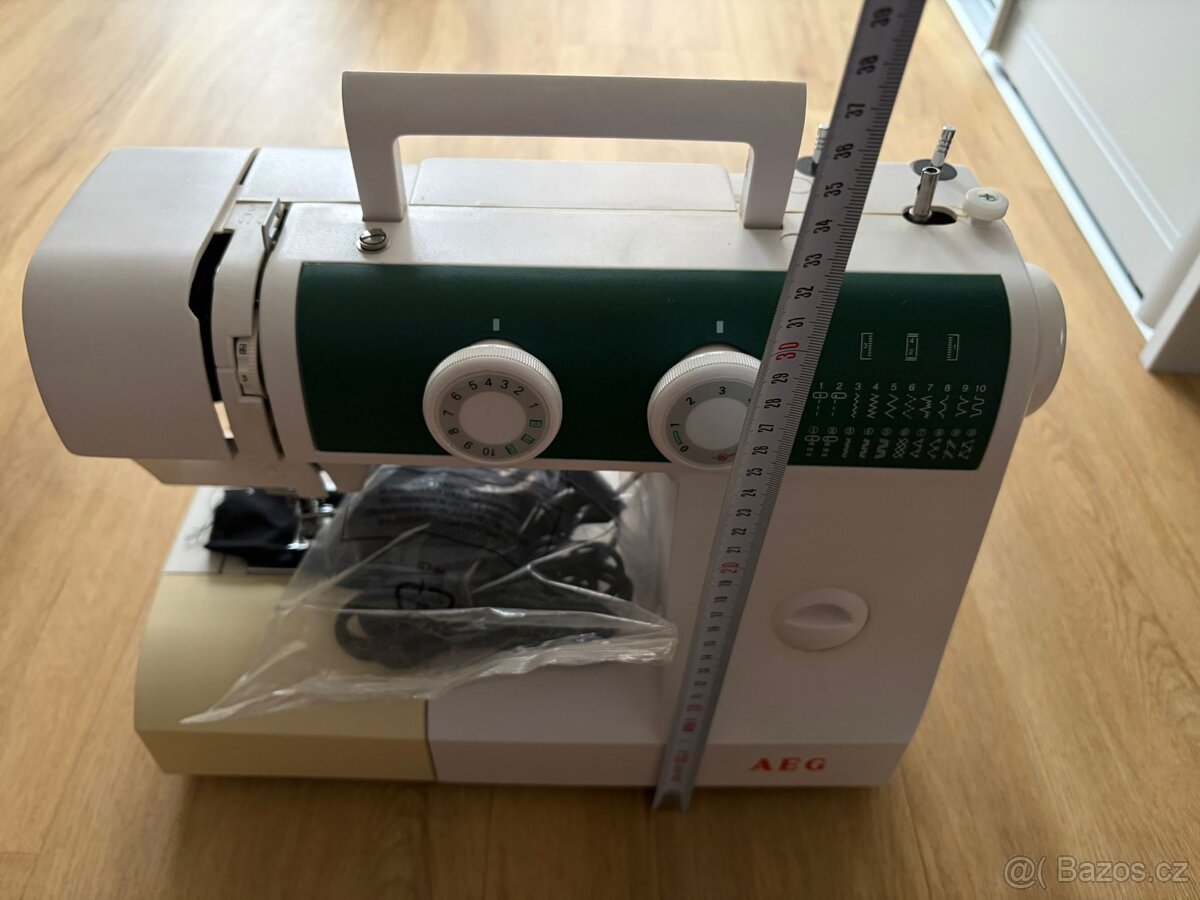Elektrický šicí stroj AEG