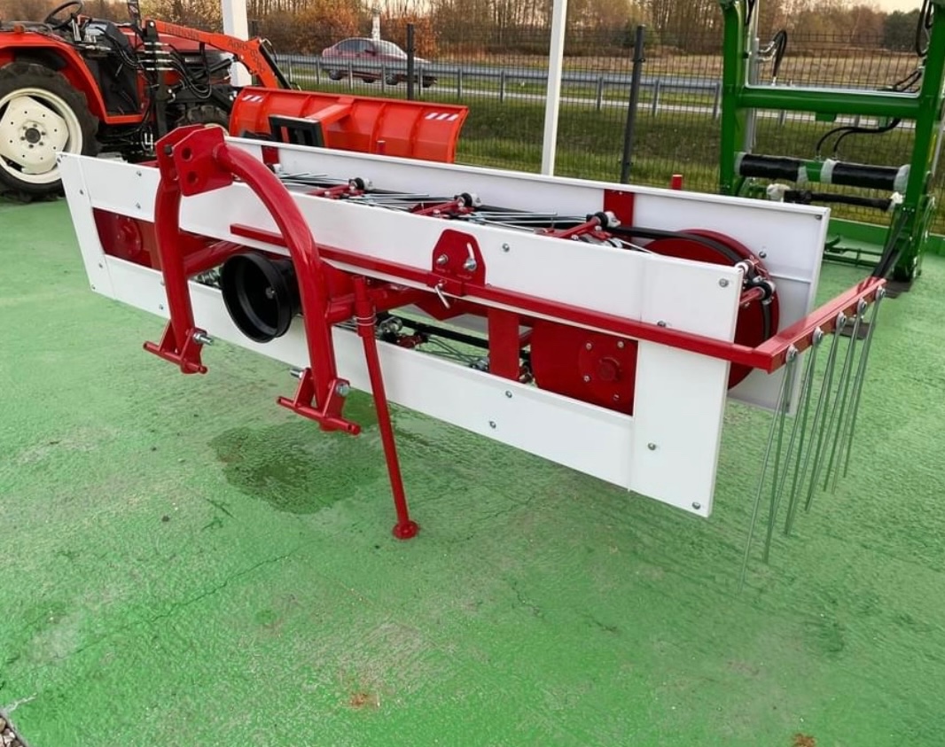 Pasový shrnovač sena za traktor