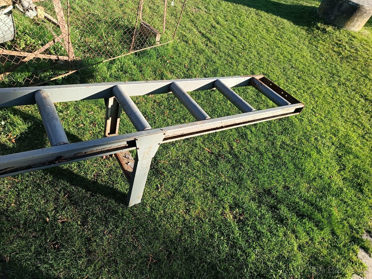 Dráha ke strojní pile