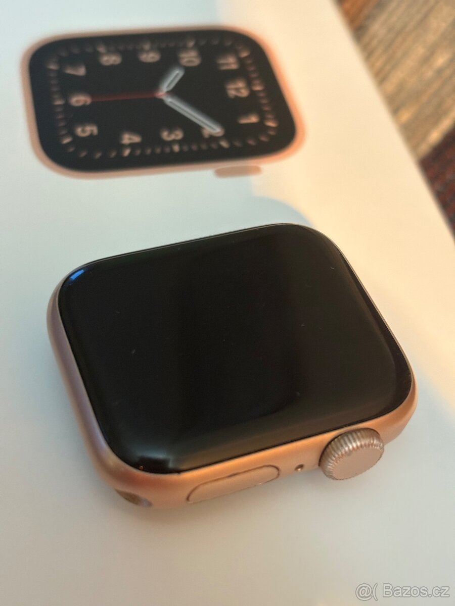 Apple Watch SE 40mm (zlaté)
