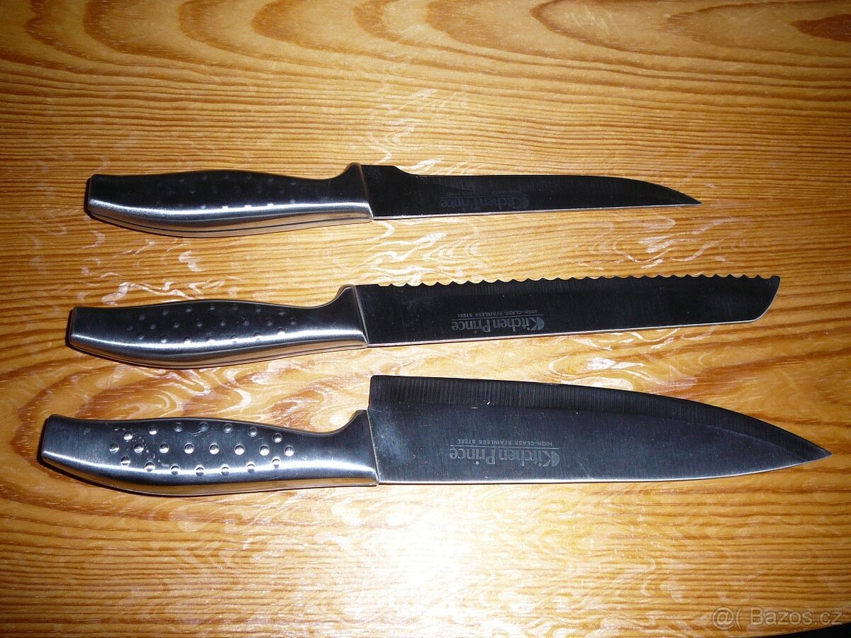 nová sada kvalitních kuchyňských nožů
