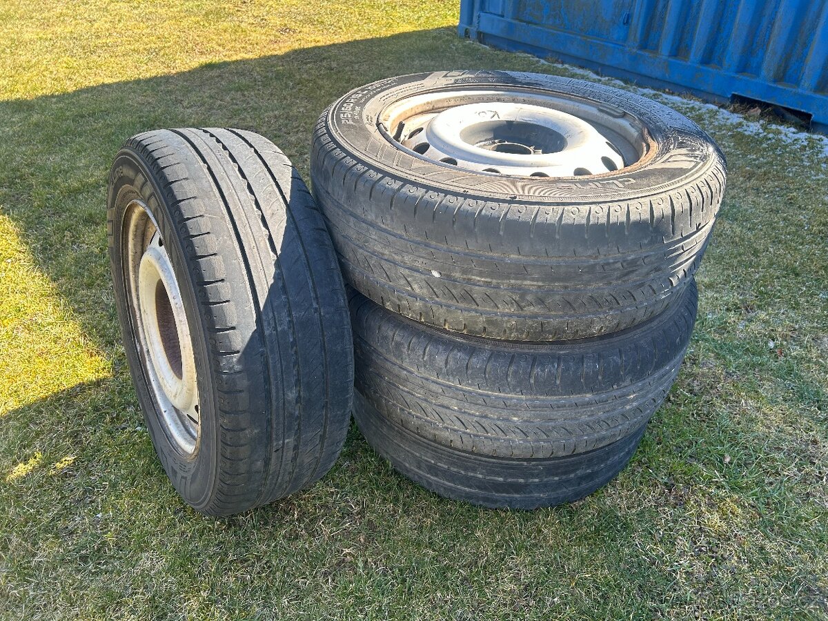 Kola Citroen Jumpy 215/60R16C 103/101T Nokian