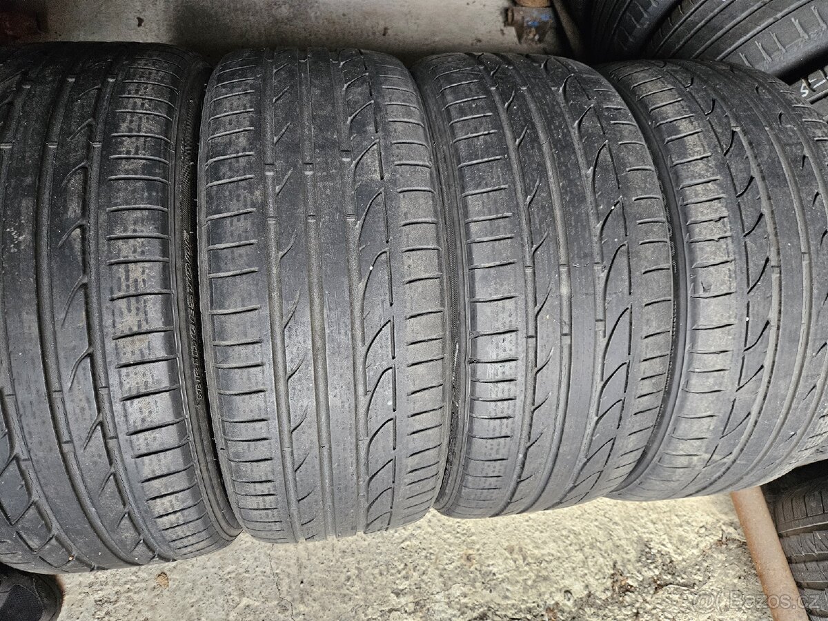 Letní pneu 235/40R19 Bridgestone
