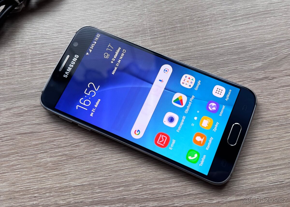 Samsung Galaxy S6 64gb modro-černý, pěkný stav.