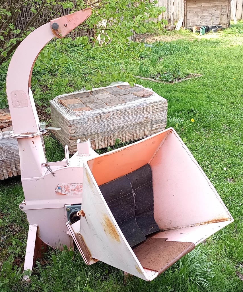 Štěpkovač BX-42S za malotraktor do průměru 10cm