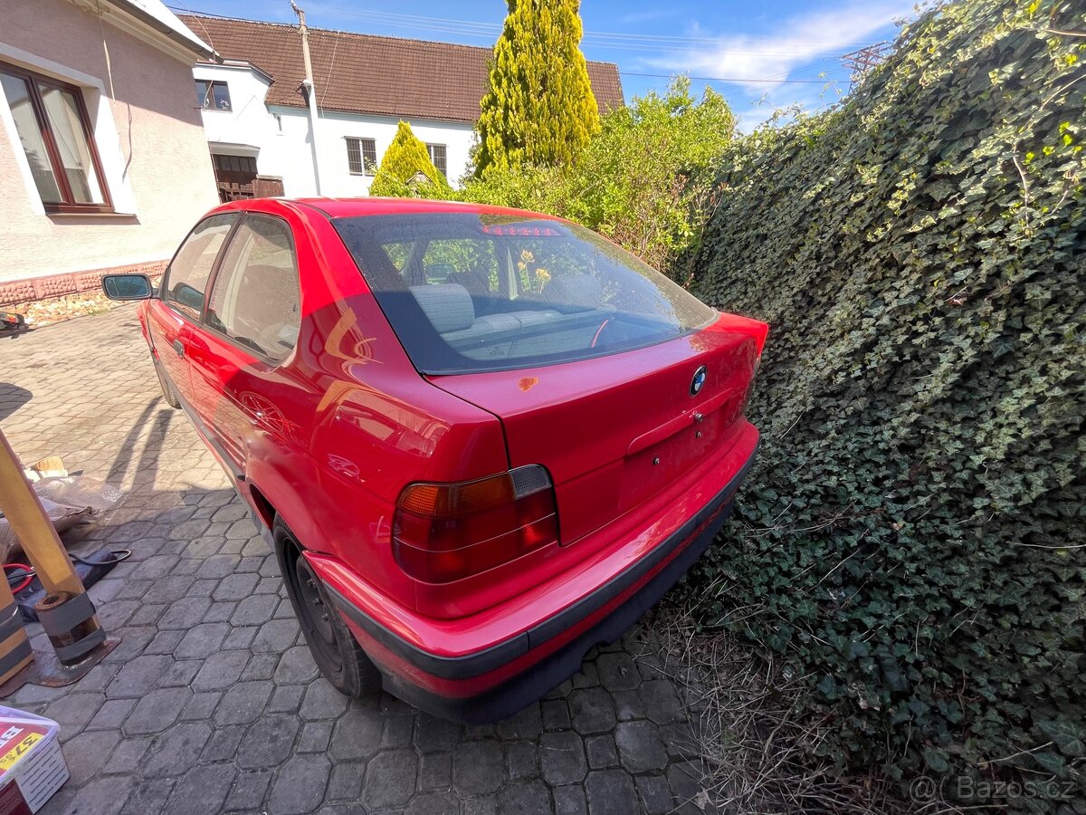 BMW E36 Compact HELLROT DOVOZ NĚMECKO
