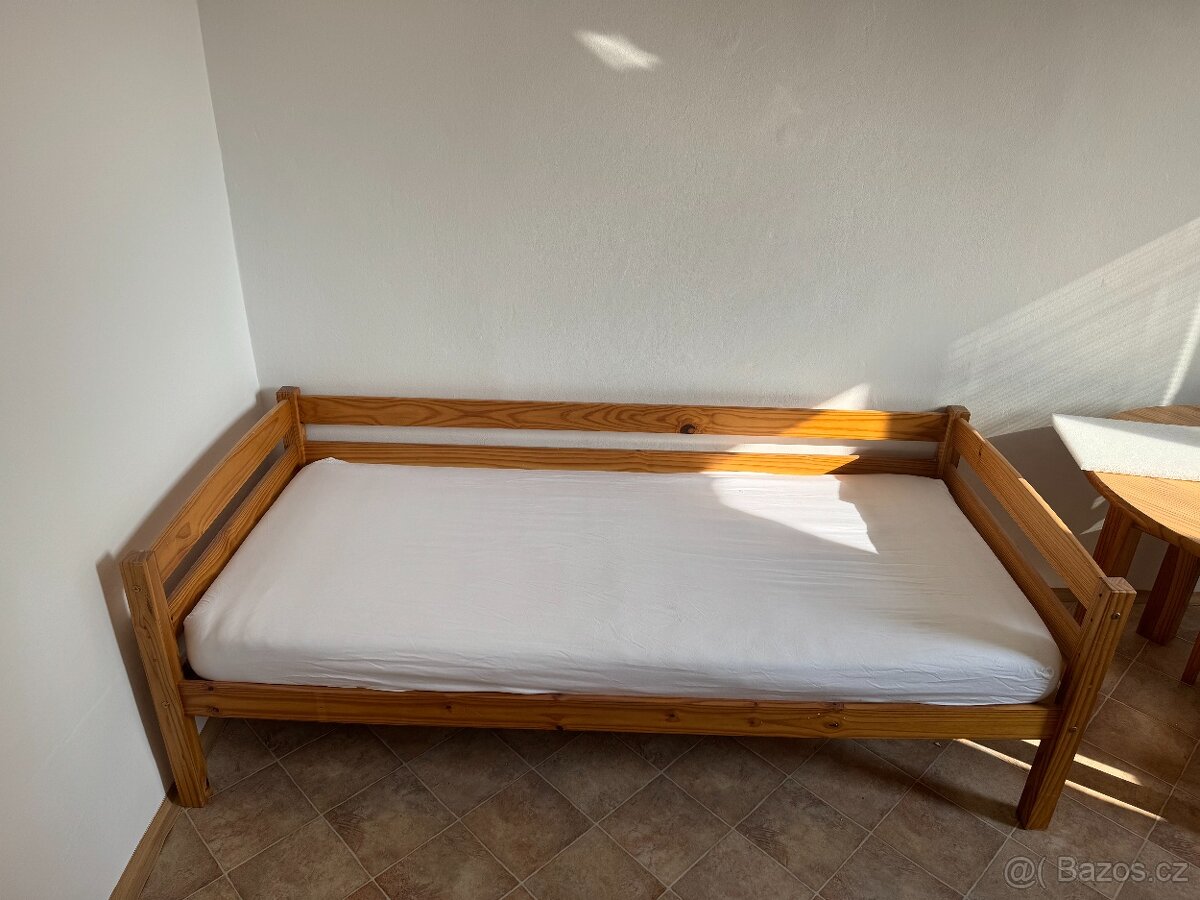 Prodám postel z masivu 90x200cm