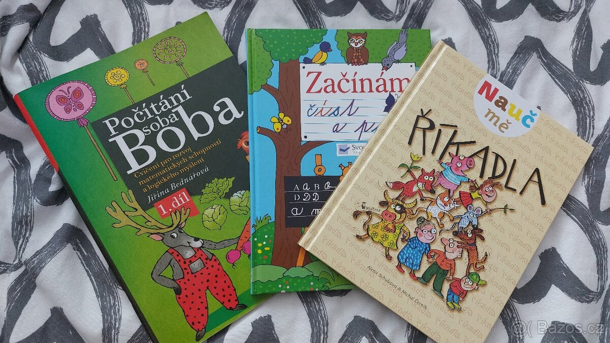 Knížky, encyklopedie, atlas, sešity, vstupenka