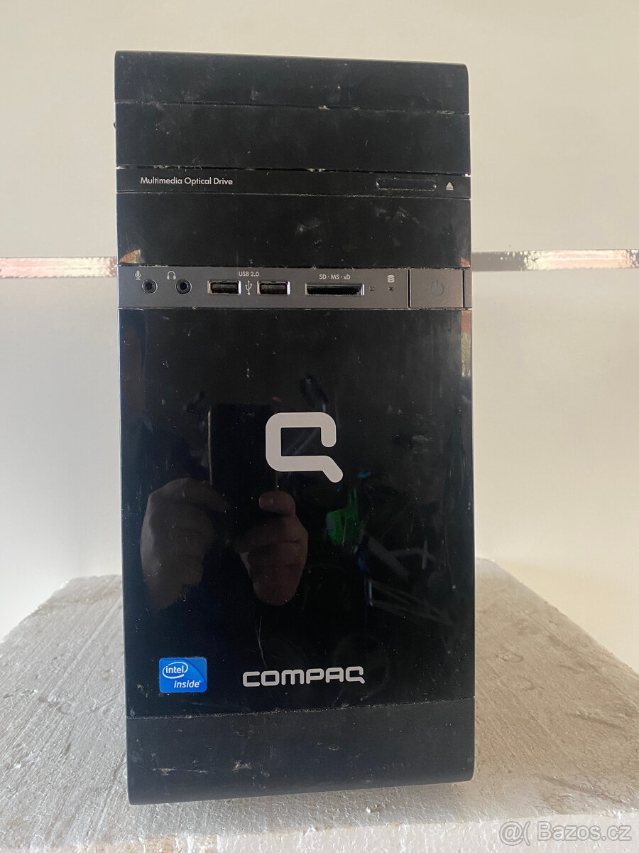Stolní PC Compaq - slušný na filmy, net, kancelář