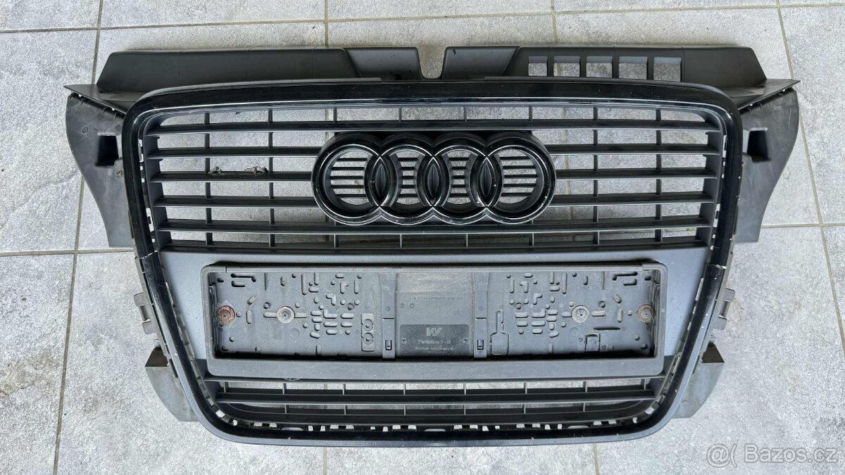 Přední maska Audi A3 8P facelift 2011, černý znak
