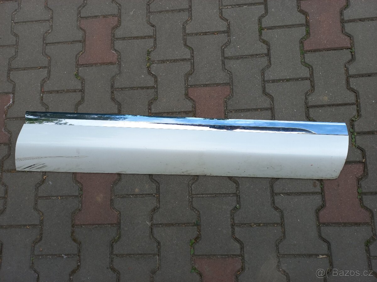 VW Touareg 7P lišta PP dveří