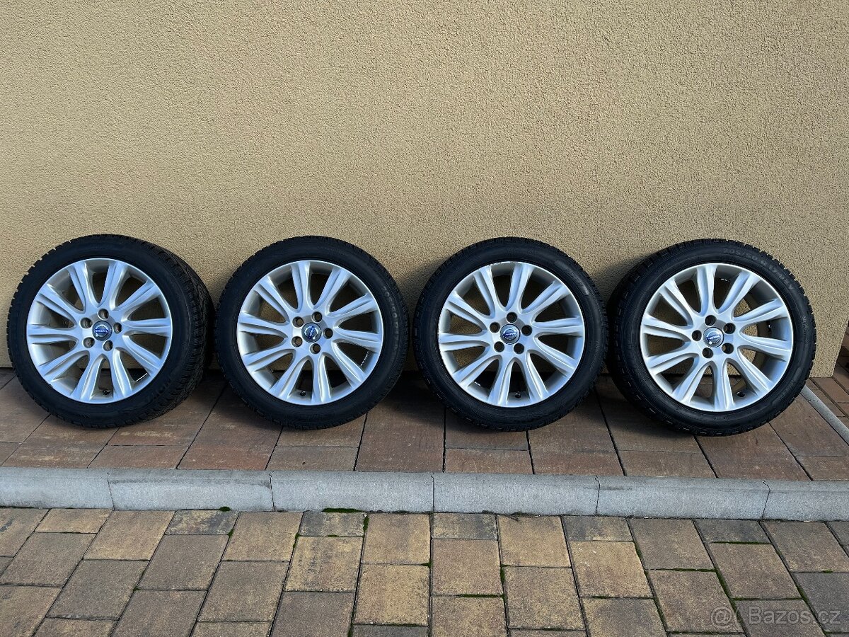 Volvo V40, originální disky, nové zimní pneu Riken 205/50 R1