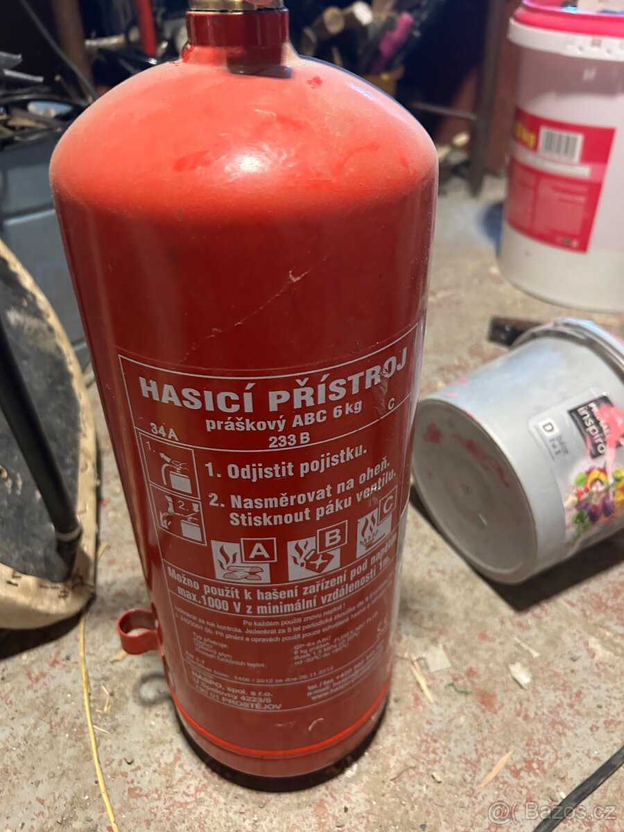 Hasici pristroj praskovy