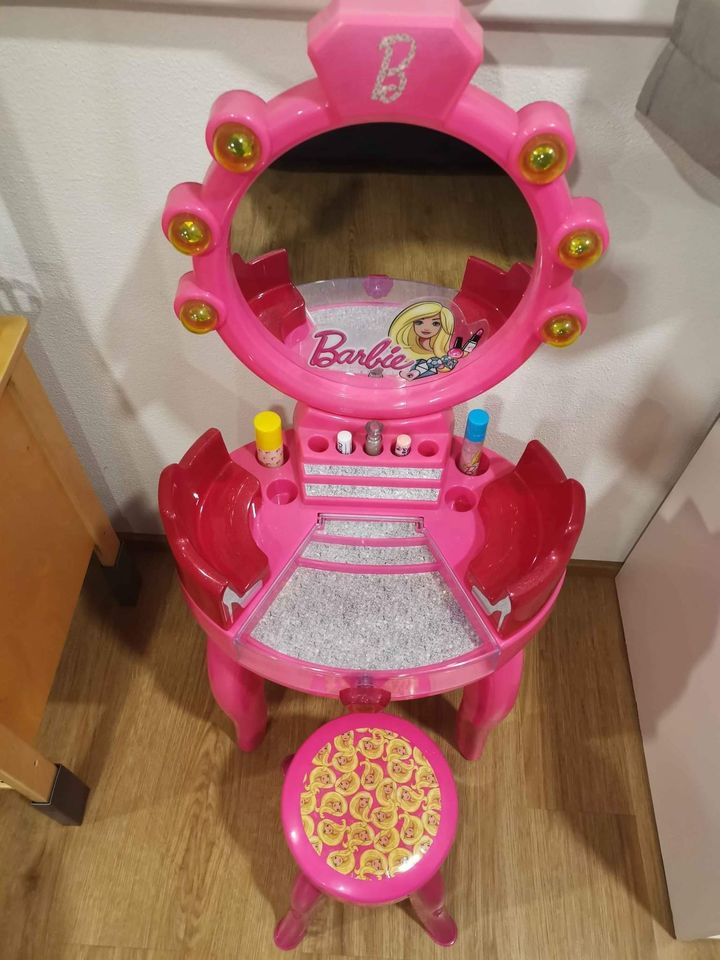 Dětský kosmetický stůl se židlí Barbie