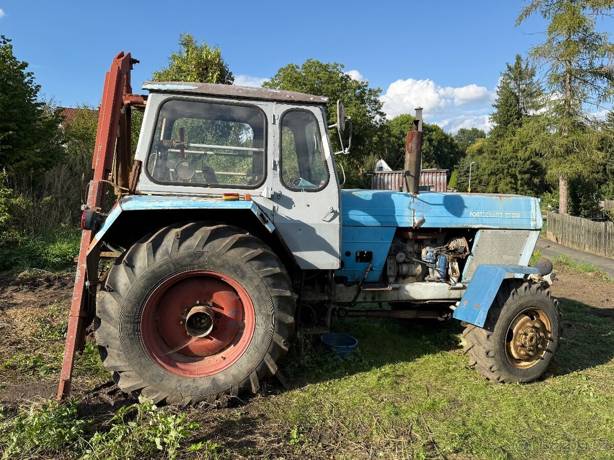 Traktor Fortschritt ZT 303