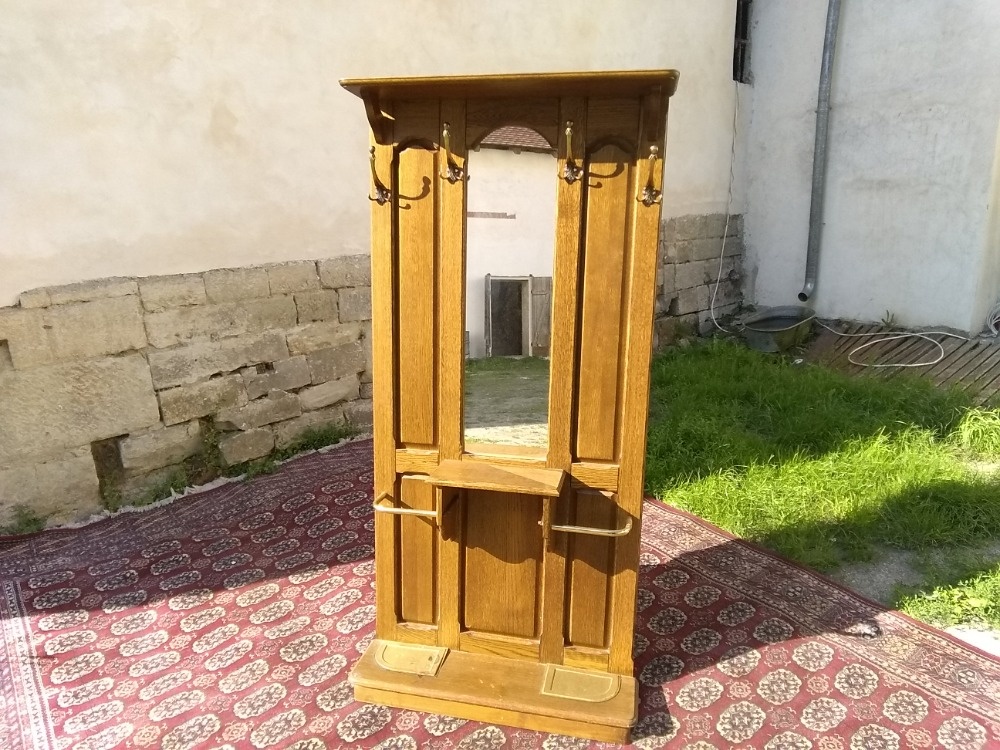 Dubová věšáková stěna přelom 19./20. století