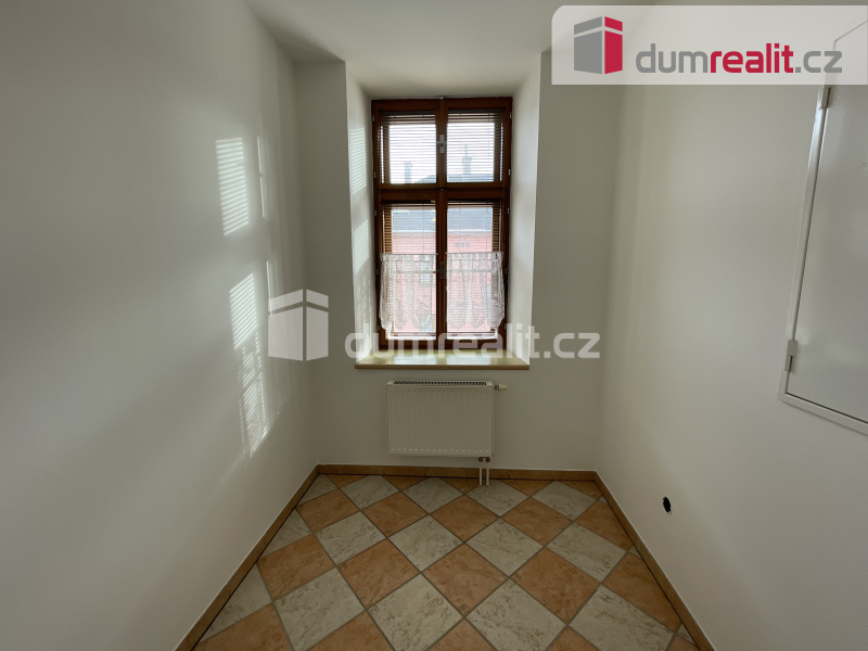 Pronájem, komerční prostor, 5 m2, Vítkov, ul. náměstí Jana Z
