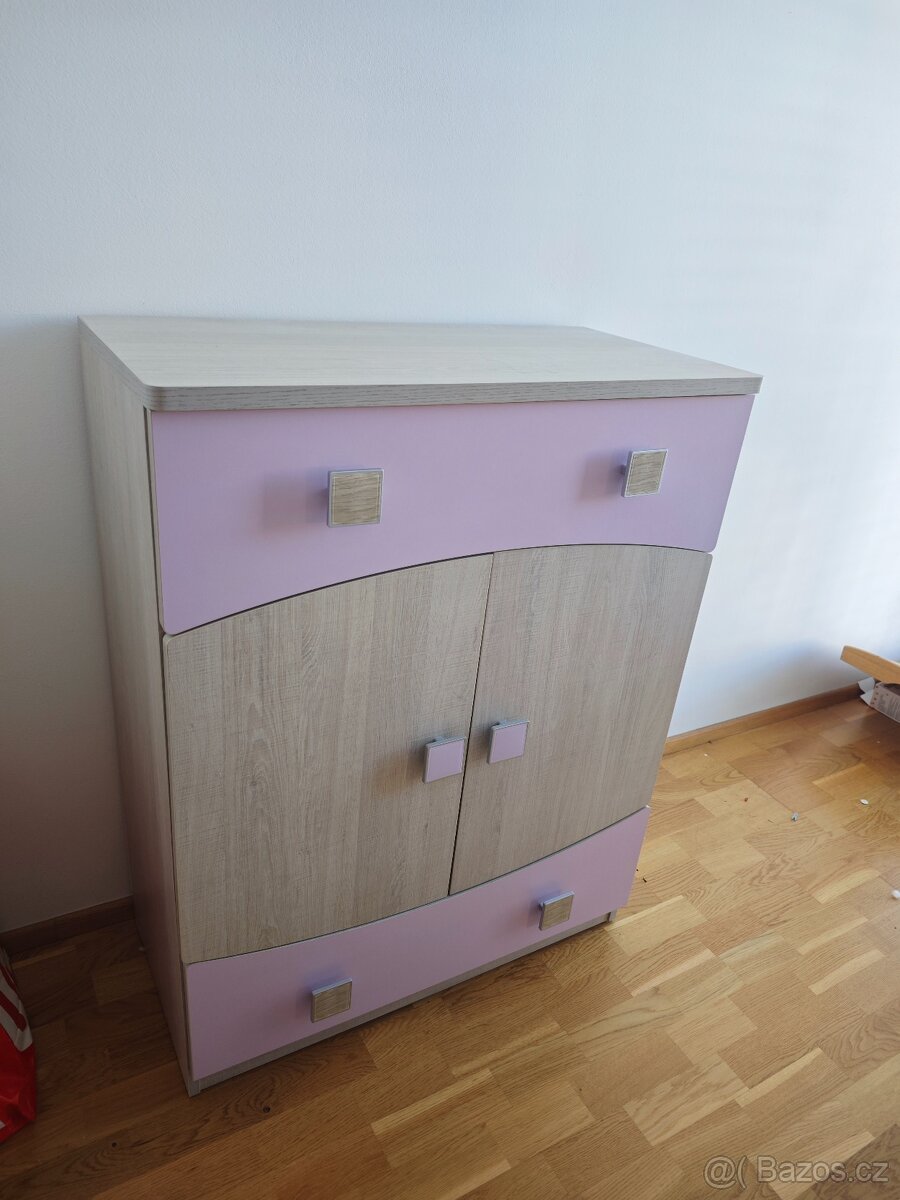 Sada dětského nábytku – skříň, knihovna a komoda (světle fia